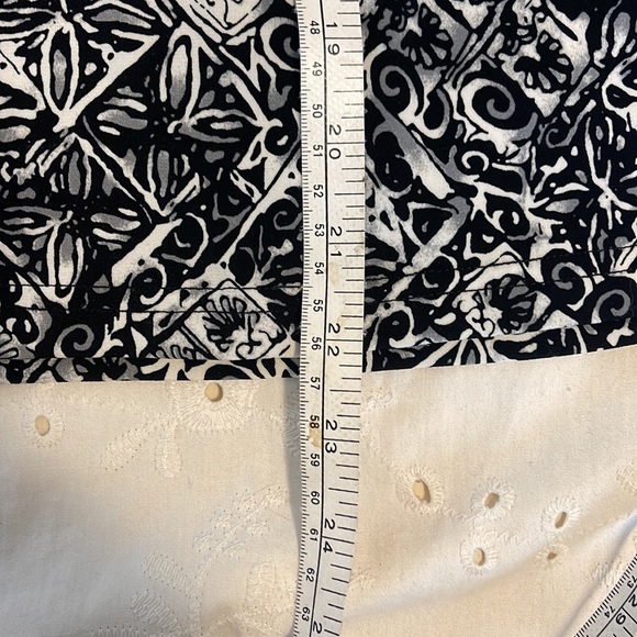 Reitman’s elastic waistband black & white skirt - Picture 4 of 8